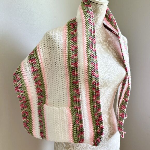 Hand crafted knitted Pocket Shawl Scarf with pockets white pink green - Picture 2 of 7